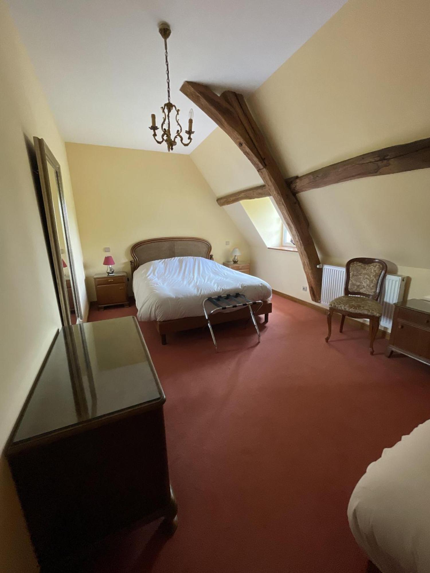 Chateau De La Berchere Nuits-Saint-Georges Bilik gambar