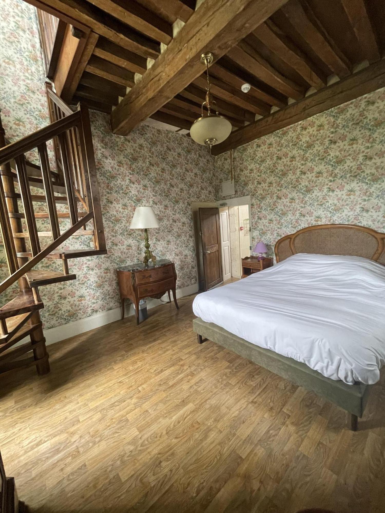 Chateau De La Berchere Nuits-Saint-Georges Bilik gambar
