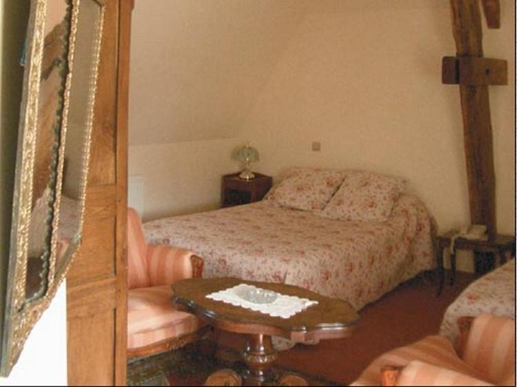 Chateau De La Berchere Nuits-Saint-Georges Bilik gambar